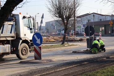 Zgodnie z zapowiedzią skrzyżowanie, na którym powstaje rondo, zostało zamknięte